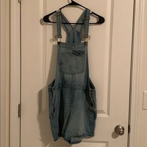 Light wash denim overall shorts